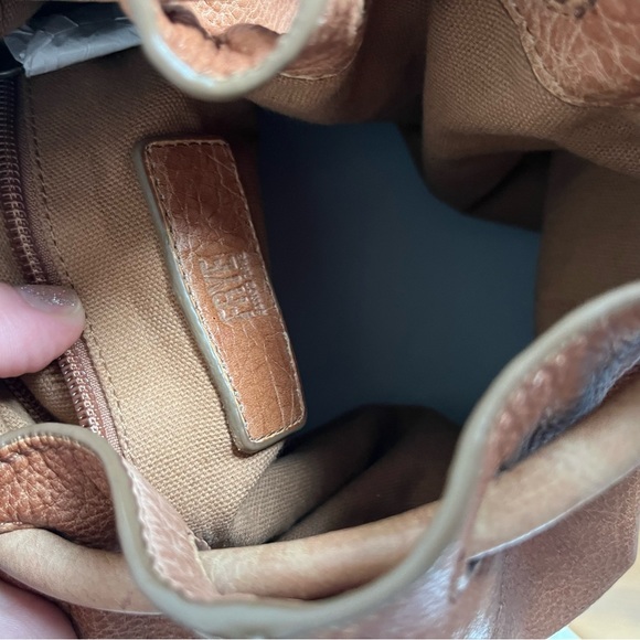 Frye / NWT Nora Knotted Bucket in Beige - Picture 9 of 10